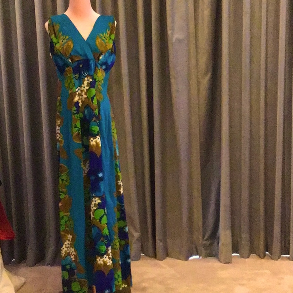 Vintage Hawaiian Dress with Watteau Train